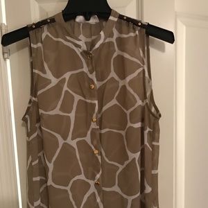 Michael Kors sleeveless snap up blouse